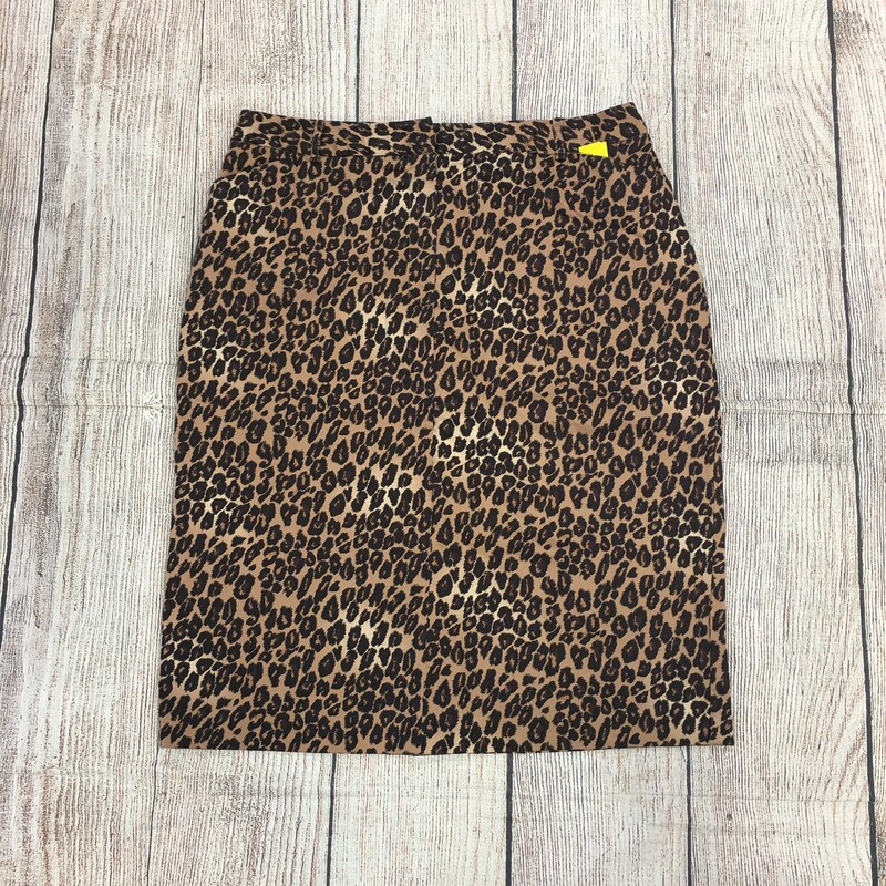 Skirt Short
Tan & Brown leopard print
Size 12 (equivalent to a large)