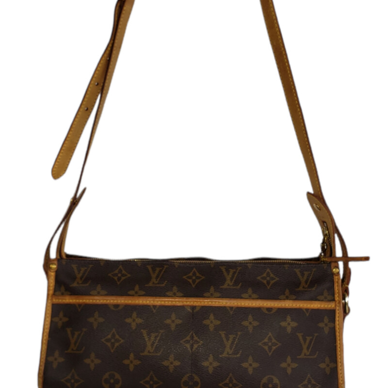 Louis Vuitton<br />
<br />
Popincourt  Triangle<br />
<br />
2005<br />
<br />
Monogram<br />
<br />
Condition: Good. missin ball on 1 zipper. Wear on leather