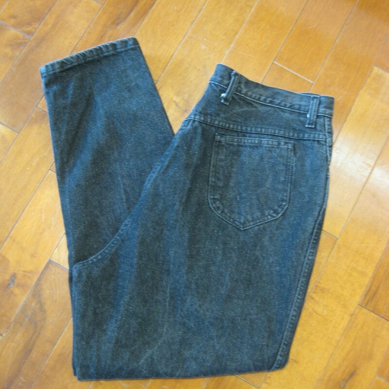 Vintage Womens black jeans<br />
simple high waisted 5 pocket<br />
100% cotton - no stretch<br />
No brand<br />
No spandex<br />
made in the USA<br />
Marked size 22 but will NOT FIT A MODERN size 22,<br />
better for a size 14.<br />
flat measurements:<br />
waist: 18.75<br />
hip: 21<br />
rise: 16 1/2<br />
inseam: 28 3/4<br />
side seam: 43<br />
<br />
perfect condition<br />
<br />
thanks for looking!<br />
#336