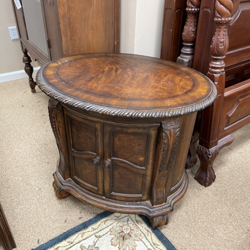 Oval Nightstand, Size: 32x26x27