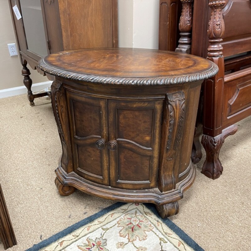 Oval Nightstand, Size: 32x26x27