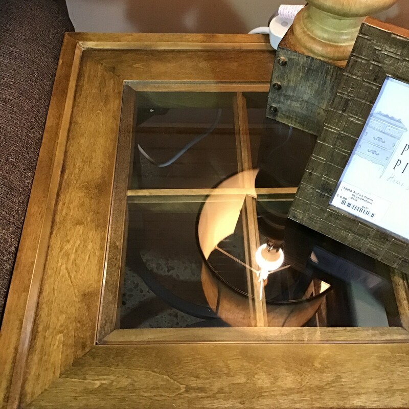 These rustic end tables feature iron detailing and a glass-insert on the top. They are in perfect condition and sold as a set. They are perfect for either side of your sofa or loveseat.
Dimensions are 22 in x 24 in x 24 in