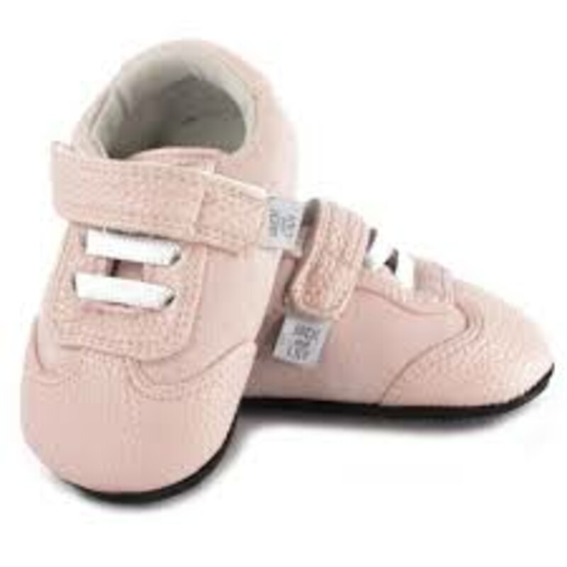 My Mocs - Willa Trainer, Pink, Size: 12-18M

These pink My Moc sneakers are perfect for the playground!

Hand crafted from genuine and vegan leather
Equipped with our signature super-flex sole
Industry-defining 3mm ankle and sole cushioning
Hook and loop closures for a secure and custom fit
Perfect for indoor or outdoor use