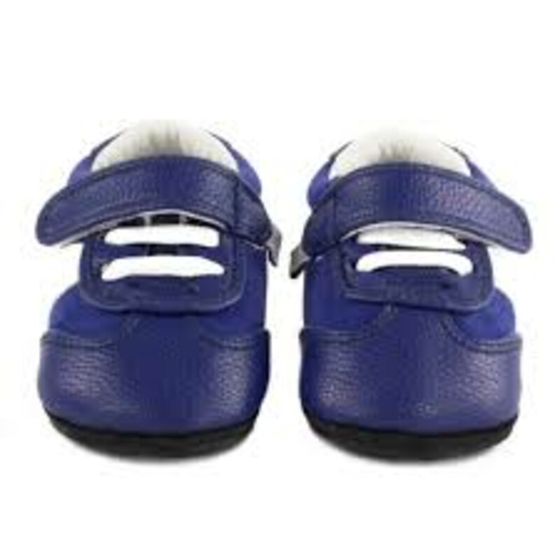 My Mocs - Zylar, Blue Trainer, Size: 6-12M<br />
<br />
These Blue My Moc sneakers are perfect for the playground!<br />
<br />
Hand crafted from genuine and vegan leather<br />
Equipped with our signature super-flex sole<br />
Industry-defining 3mm ankle and sole cushioning<br />
Hook and loop closures for a secure and custom fit<br />
Perfect for indoor or outdoor use