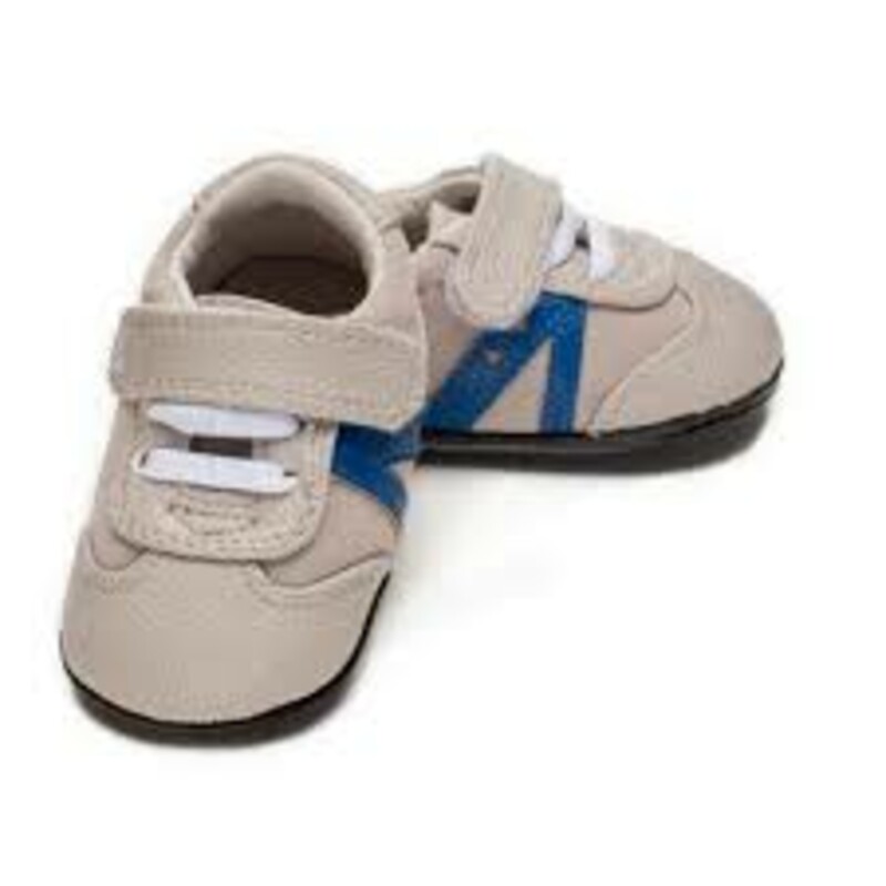 My Mocs - Louis Trainer, Grey, Size: 6-12M<br />
<br />
These kicks scream street cool!<br />
<br />
Hand crafted from genuine and vegan leather<br />
Equipped with our signature super-flex sole<br />
Industry-defining 3mm ankle and sole cushioning<br />
Hook and loop closures for a secure and custom fit<br />
Perfect for indoor or outdoor use