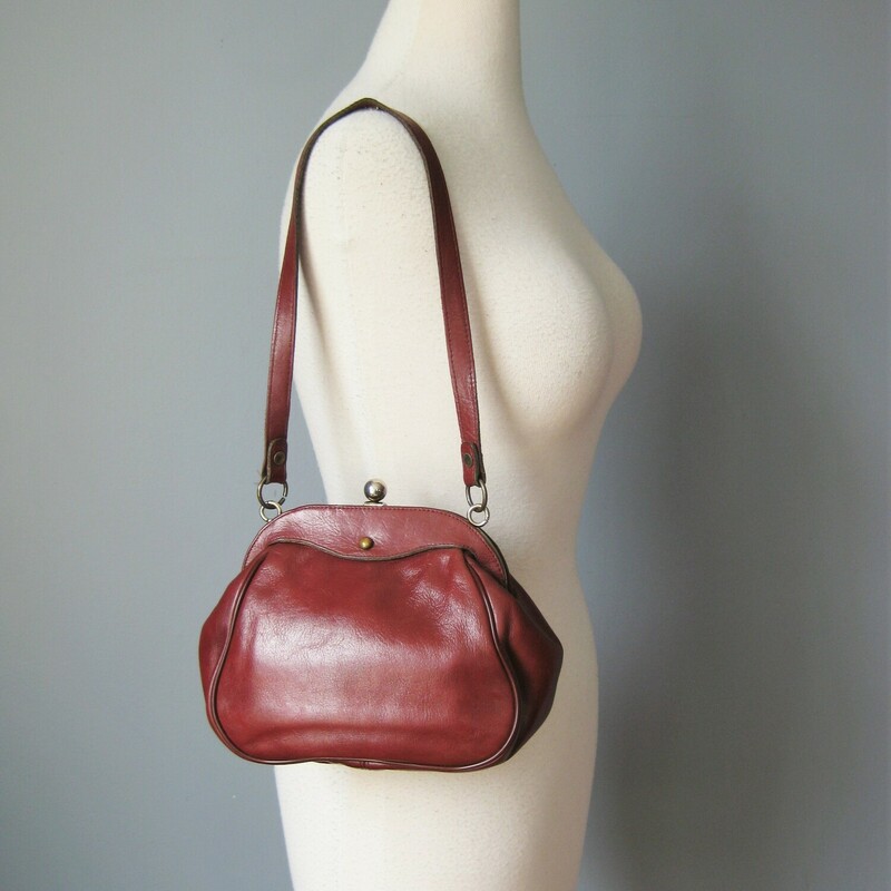 Vtg Eitenne Aigner, Burgundy, Size: None<br />
Beautifully made leather vintage handbag in buttery cordovan leather with antique gold toned brass hardware.<br />
This bag is an older Etienne Aigner bag, hand made.<br />
Kiss lock closure, single top handle<br />
one slip  pocket inside<br />
10 x 7.5 x4<br />
shoulder strap: 11.5<br />
<br />
Excellent condition!<br />
A real collectors item.<br />
<br />
Thanks for looking!<br />
#42130