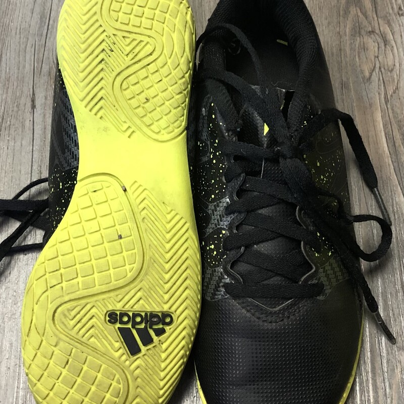 Adidas Soccer Cleats, Black, Size: 3Y<br />
Indoor