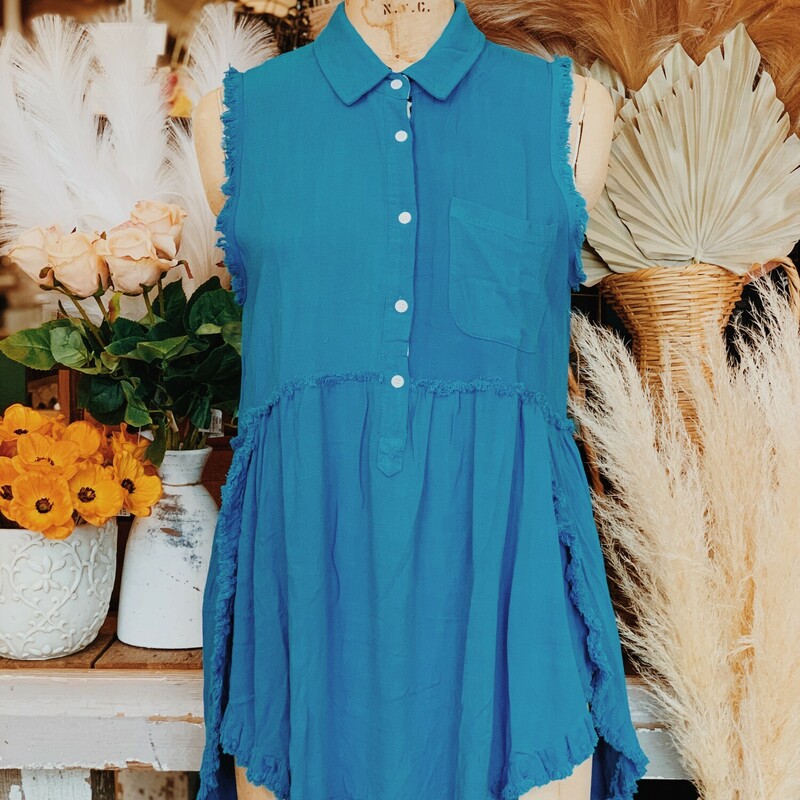 These gorgeous bright blue colored tunics have frayed eges and are made of a beautiful linen fabric! Pair them with leggings, and you are ready to go!
