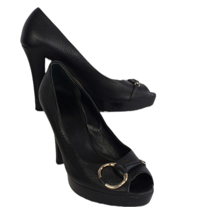 Gucci

Pebble Leather Bit Heel

Black

Size: 37  90 cm heel

Condition: Good. Marks on Heel and base
