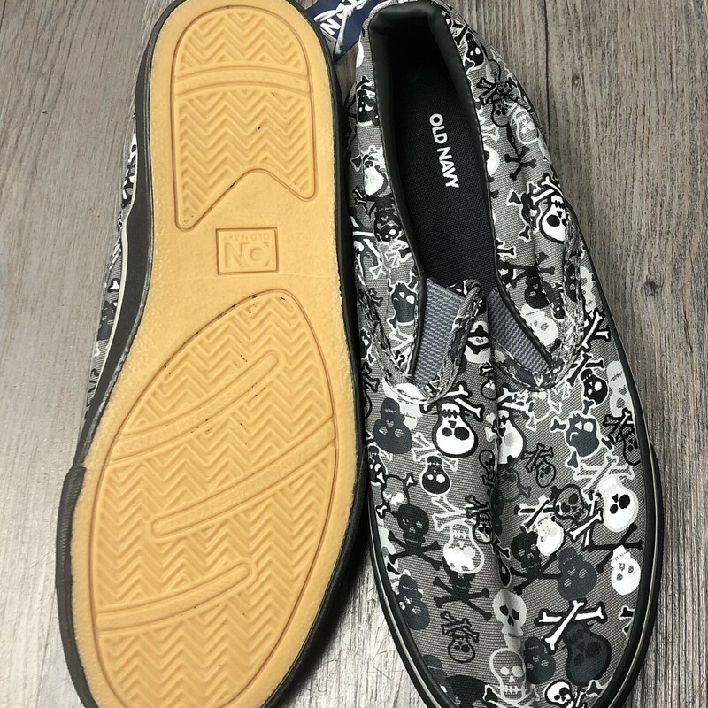 Old Navy Slip On Shoes, Grey/blk, Size: 5Y<br />
NEW
