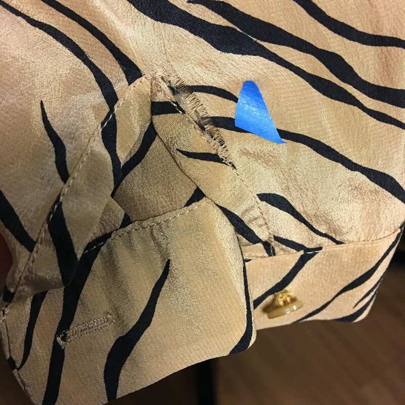 Jones New York, Pattern, Size: 6 Vintage  Tiger print 100% silk blousem 6 button frontm shoulder pads, single button cuffs, wing collar. Dry clean only