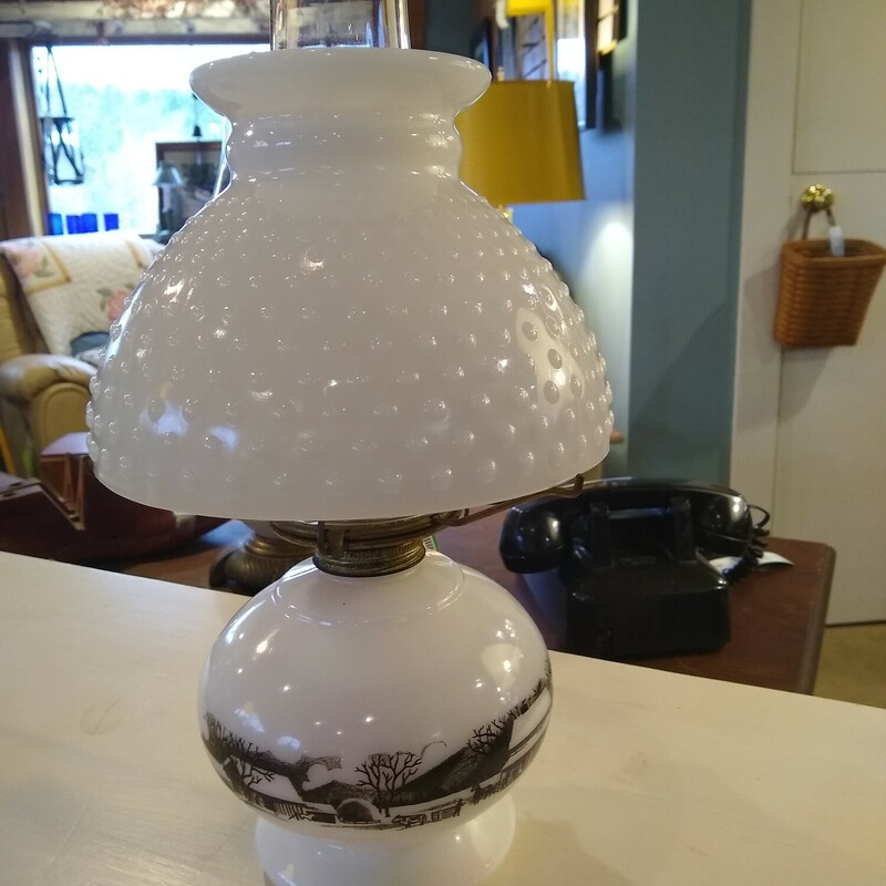 Currier&Ives Milkgl Lamp