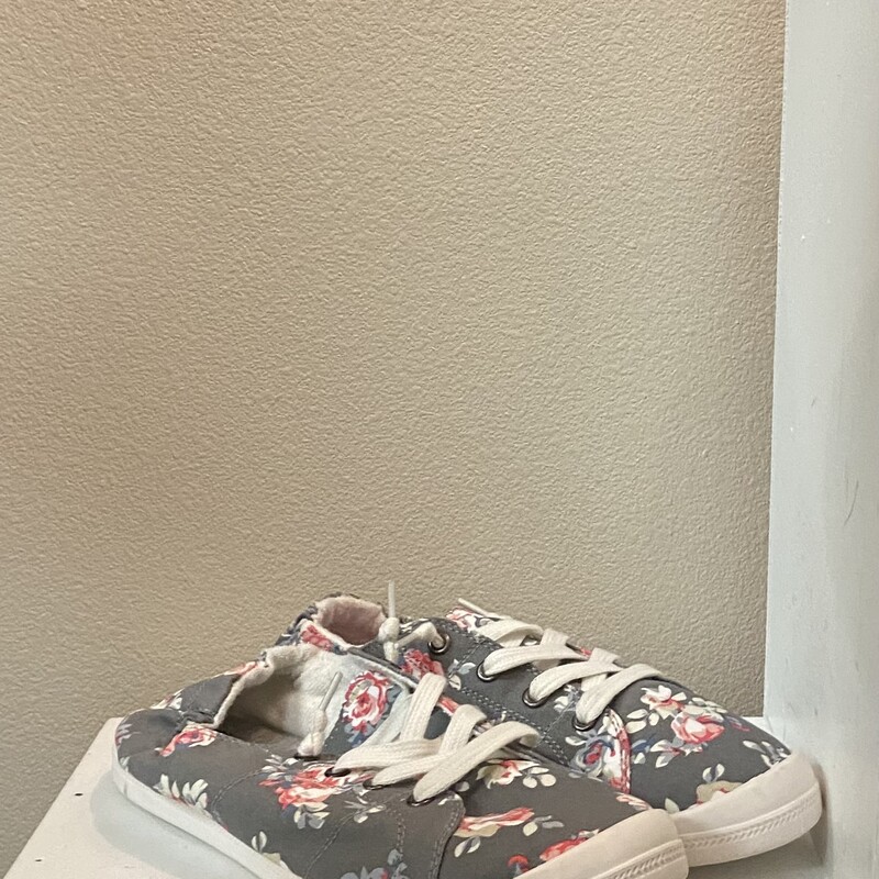 NWT Gry Floral Sneaker