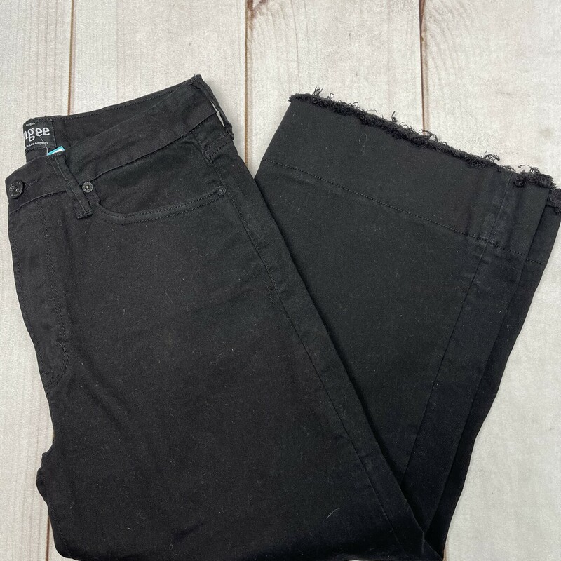 Umgee Jeans
Black Crop Length - 23 Inseam
Size: Womens 29 / 8
98% Cotton, 2% Spandex