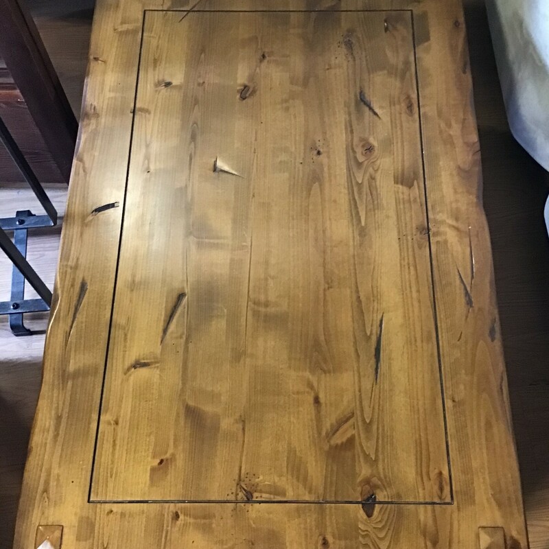 Carved Coffee Table, Med Stn, Shelf
Size: 50in x 32in x 18in
