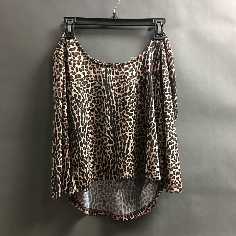 No Brand Leopard, Pattern, Size: Medium 3/4 sleeves scoop neck - back has 7 strip lacing detail.<br />
No brand or fabric tags - pattern is printed on fabric, shows gentle wear. Medium crop top in front, slightly longer in back.<br />
3.5 oz