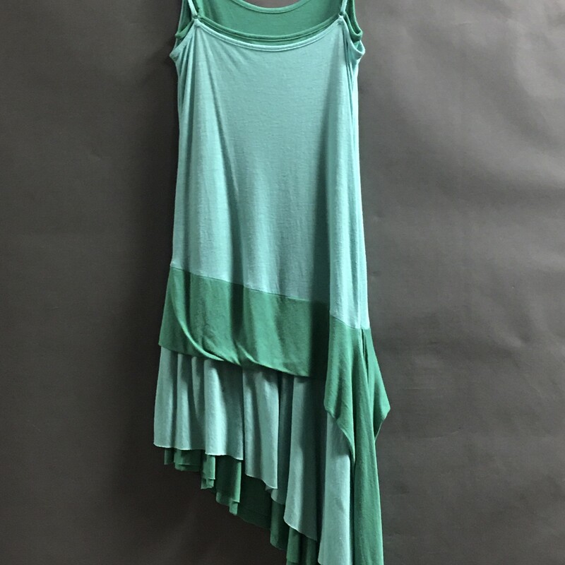 No Brand - Sleeveless Sun, Green, Size: 6
2 dresses layered and worn as one, light green adn kelly green, adjustable spaghetti straps, assymetric hemline, cotton jersey. No maker or fabric tags, assumed cotton/blend. wash gentle cold, no bleach, line dry.