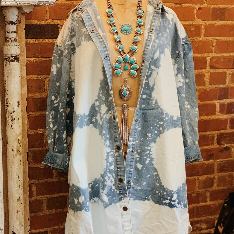 This cloud washed denim jacket is fabulous! Oversized outerwear is one of the best trends! Button it up and wear it on its own, or add a tee and some leggins!