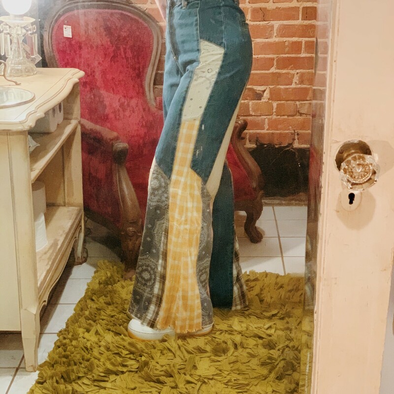 These patchwork jeans are absolutely fabulous! Worked into the denim is an assortment of plaid and paisley patterned fabrics!
Note: These jeans do run small. See measurements below.

Small Waist: 26 (Inches)
Medium Waist: 28 (Inches)
Large Waist: 30 (Inches)