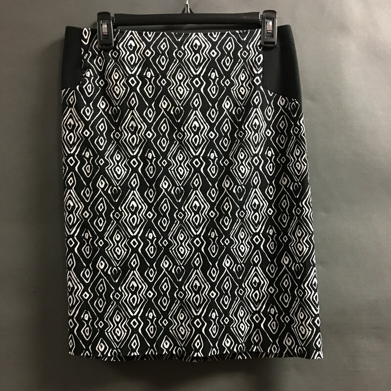 Chico, Pattern, Size: M black and white patterned cotton/poly/spandex with waist side stretch panels. Zips in back. Chico's tag - no fabric or size tags. Estimated M is size 8/10
