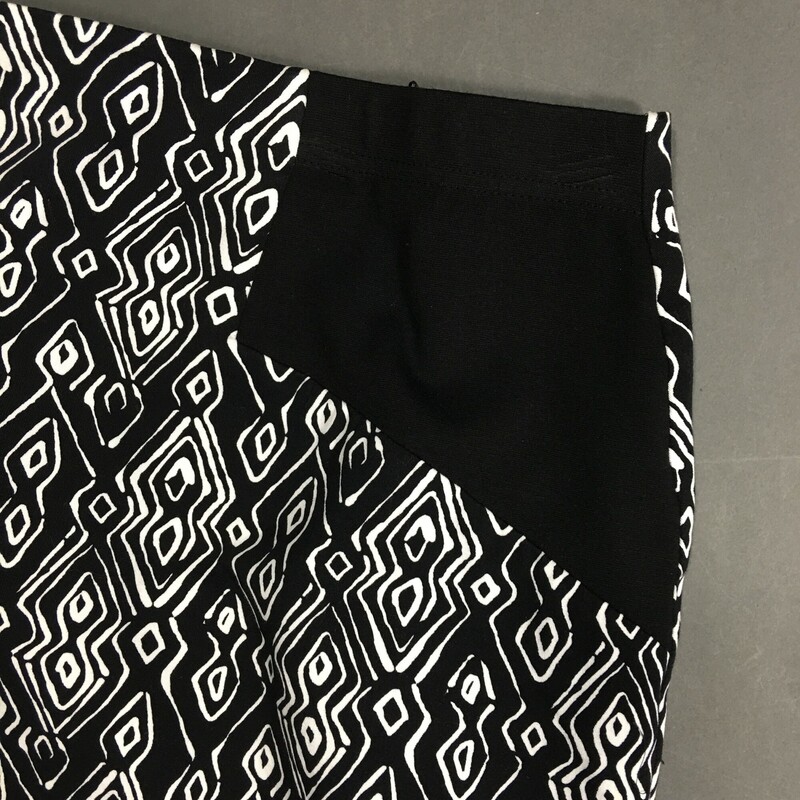 Chico, Pattern, Size: M black and white patterned cotton/poly/spandex with waist side stretch panels. Zips in back. Chico's tag - no fabric or size tags. Estimated M is size 8/10