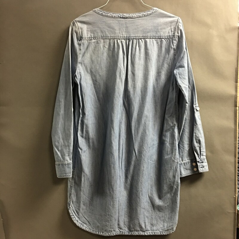 Express Denim Shirt Dress, Blue, Size: M<br />
pullover, 4 button closure front, front pocket, long sleeves