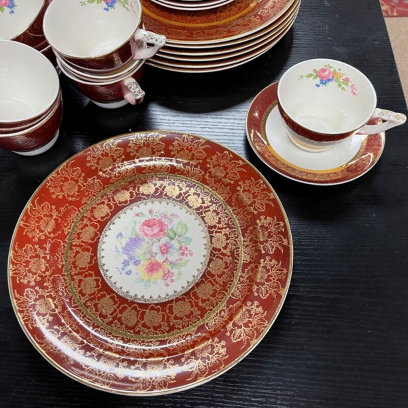 Vintage Stetson China 22K Gold Trim Red Flower Pattern, 23 Pcs Includes:
  7 Plates
  8 Cups
  8 Saucers