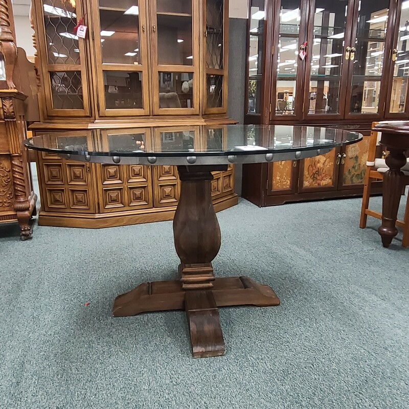 ROUND TABLE W/ GLASS