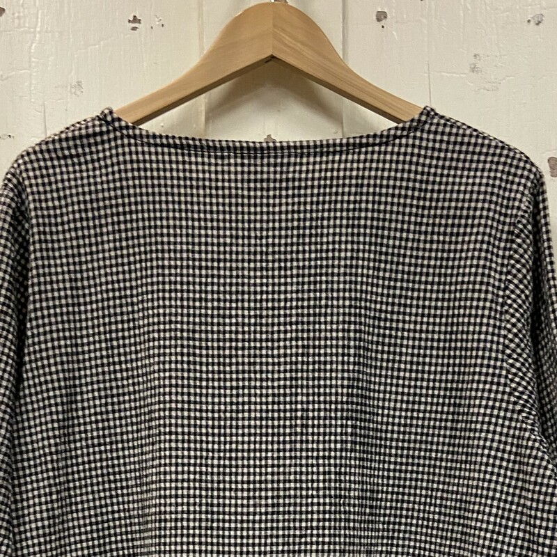 Blk/crm Check Bttn Top<br />
Blk/crm<br />
Size: Large