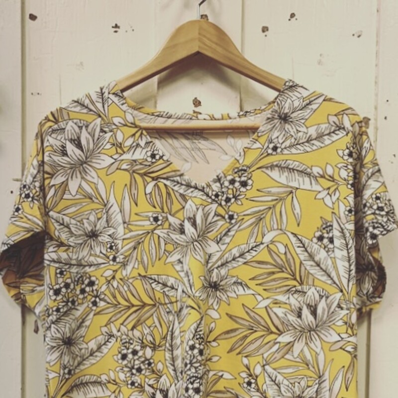Yllw/wht Floral Tee
Yllow/wh
Size: Large