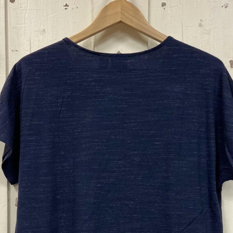 NWT Nvy Hthr Emb Slv Tee<br />
Nvy/red<br />
Size: Large
