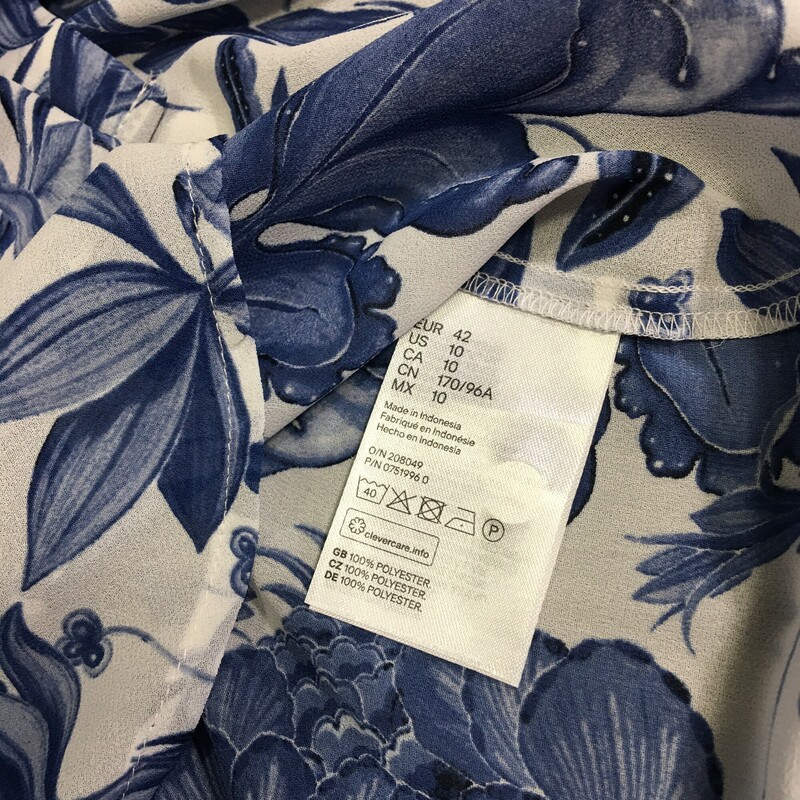 H&M Sleeveless Sheer, Floral, Size: 10 navy blue floral pattern, button up front, collar, 100% polyester.<br />
Made in Indonesia<br />
3.7 oz