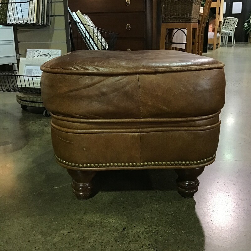 Leathercraft is a leader in the making of high quality leather furniture.  This ottoman is no execption.  Matching the sofa # #144565, this weathered and comfy ottoman would go great with or without the sofa.

Dimensions: 27x22x17