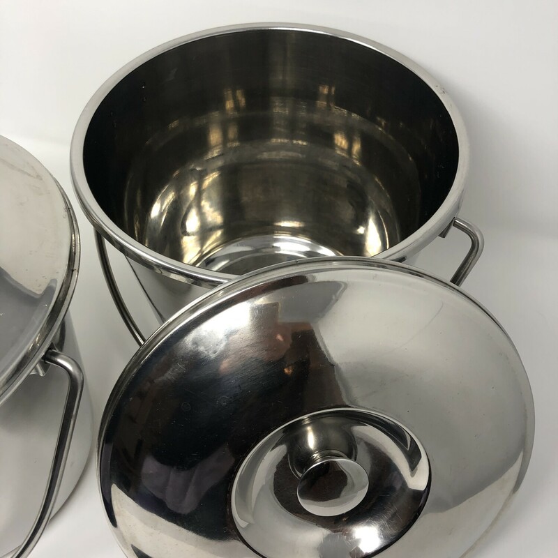 Stainless Ice Bucket & Lid
Silver