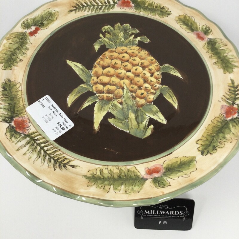 Pedestal Cake Plate With Pineapple Motif<br />
Yellow