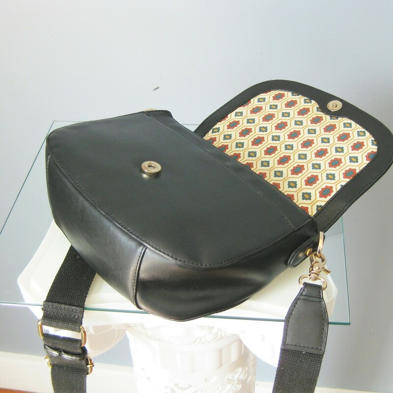 Spartina Leather Xbody, Black, Size: None<br />
Classy saddle bag style crossbody bag from Spartina 449<br />
Flap and snap closure<br />
very long strong web strap that can be adjusted to work however you need it.<br />
This is a slim bag with a light multicolor print lining in cotton.<br />
slip pocket with a snap closure under the flat<br />
two slips and a zip pocket inside.<br />
10x8x3.5<br />
handle drop- 23 3/4 MAX<br />
                    16 MIN<br />
<br />
Excellent like new condition.<br />
<br />
thanks for looking!<br />
<br />
#47915