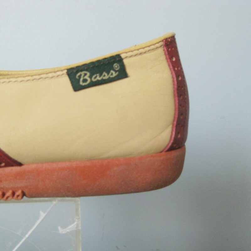 Vtg NOS Bass Sadddle, Brown, Size: 8
Vintage Bass Red and Tan saddle shoes
This model is called Trenton
rubbery red outsole
lace closure

They're in fantastic condition, with only minor signs of gentle use

Size 8


Thanks for looking!
#45257