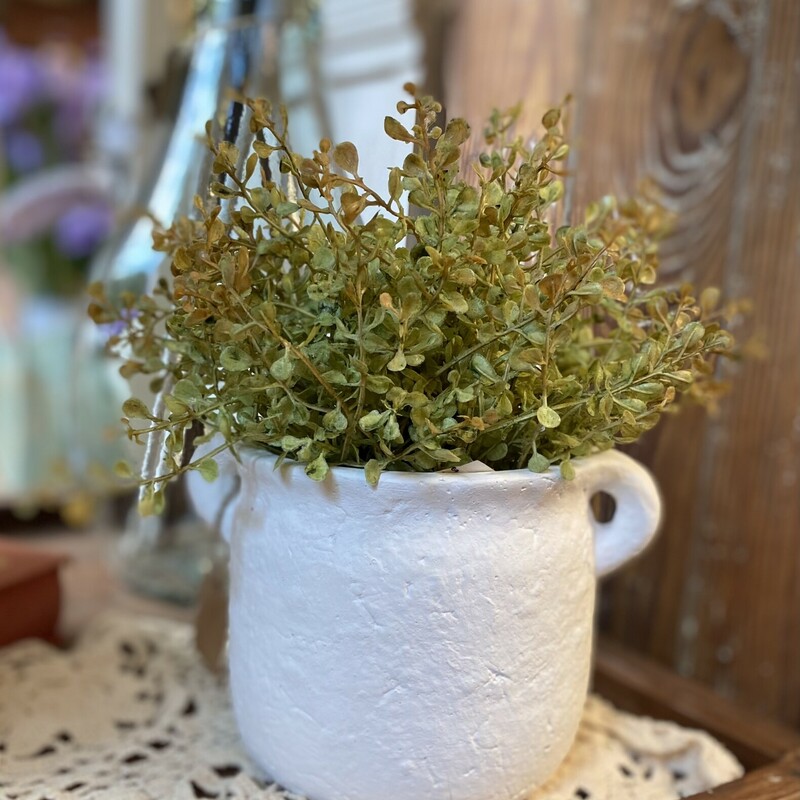 The baby grass half sphere can stand alone as table decor or group together with florals or any other arangements. This sphere measures aprrox 7-8 inches in diameter and with its light green stems with a touch of brown on the ends it will complete any decor