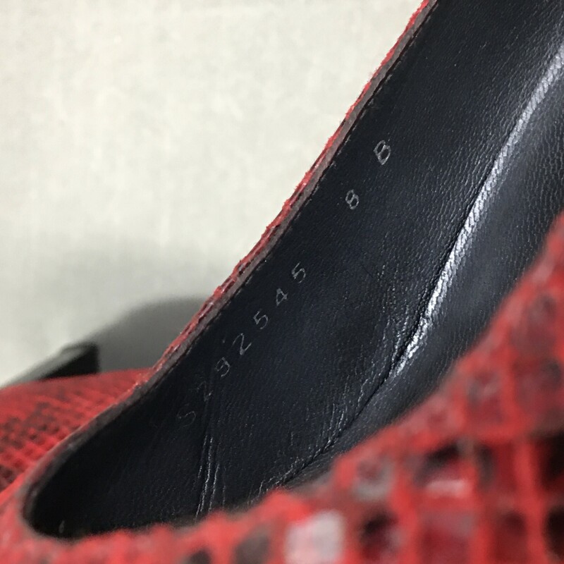 Stuart Weitzman Pumps Red Black Snake Emboss Leather, 6 sided Block Heel, Women’s Sz 8<br />
Leather and interior in very nice condition, soles are gently worn<br />
15.9 oz