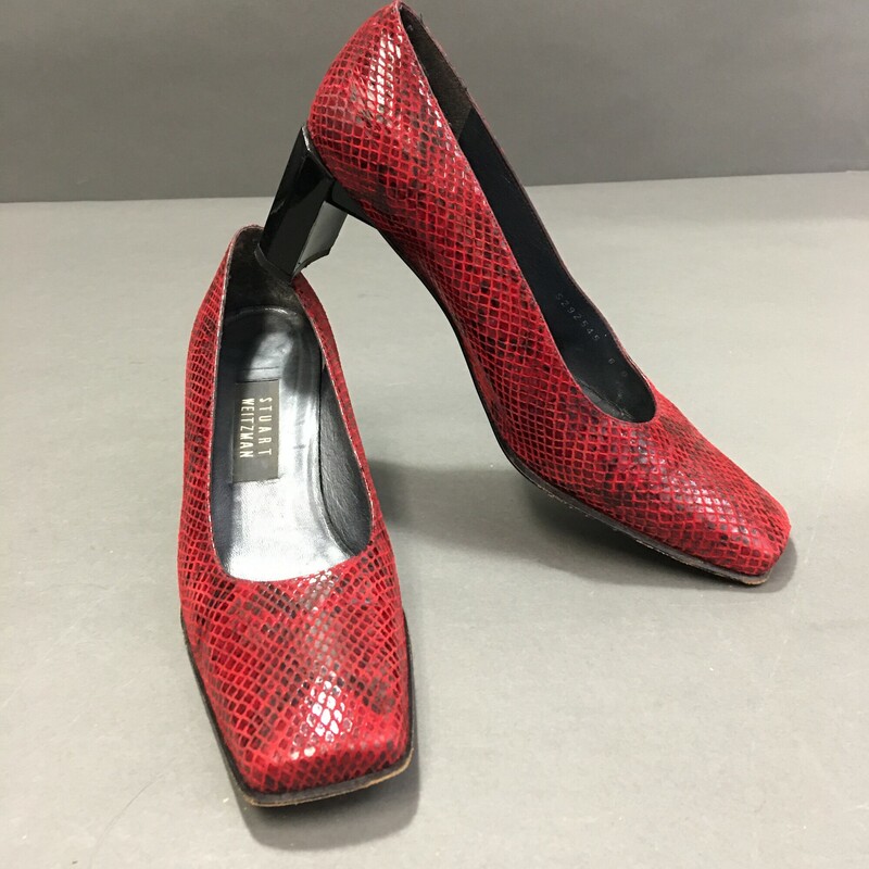 Stuart Weitzman Pumps Red Black Snake Emboss Leather, 6 sided Block Heel, Women’s Sz 8
Leather and interior in very nice condition, soles are gently worn
15.9 oz