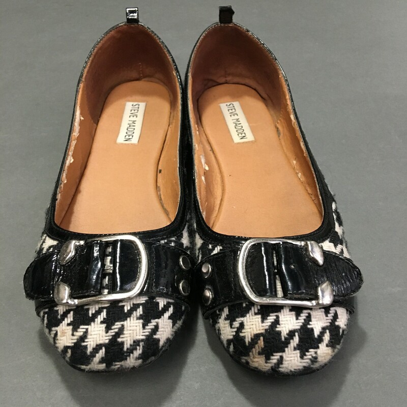 Steve Madden Ballet, Plaid, Size: 8.5 black and white houndstooth tweed pattern with blac aptent leather detail on toes and buckle. This shoes is super flat, less than 1/8\" heel.  Shoes show some wear insole and sole.
Leather upper - blalance of shoe is man made.  Made in China.
10.4 oz