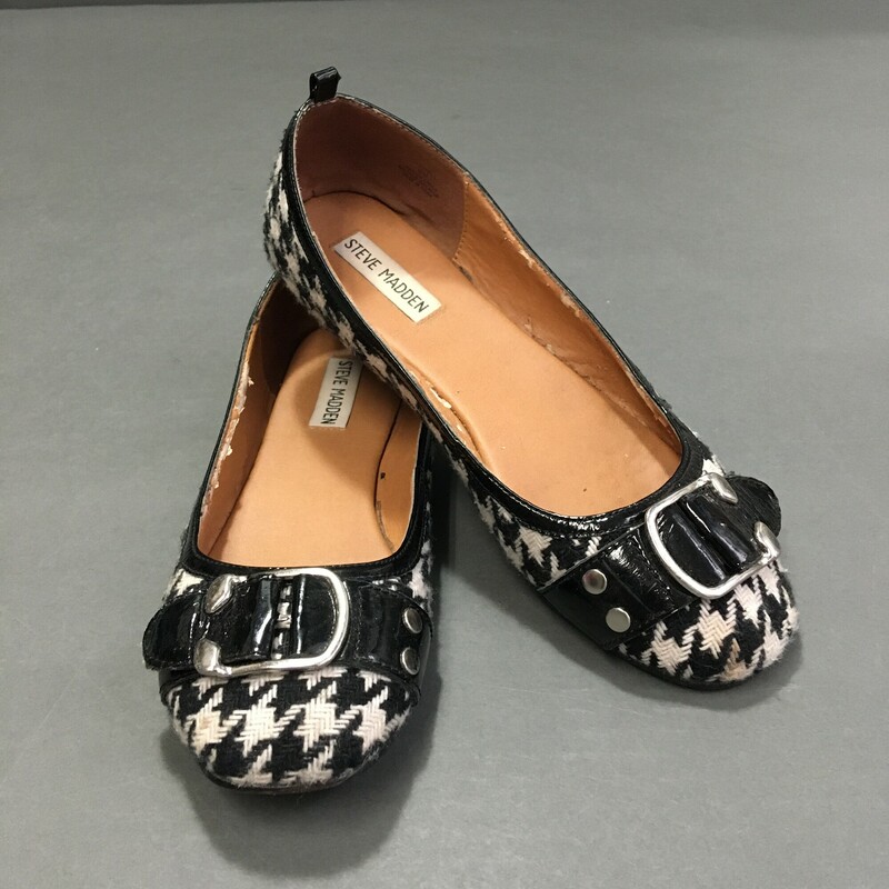 Steve Madden Ballet, Plaid, Size: 8.5 black and white houndstooth tweed pattern with blac aptent leather detail on toes and buckle. This shoes is super flat, less than 1/8\" heel.  Shoes show some wear insole and sole.
Leather upper - blalance of shoe is man made.  Made in China.
10.4 oz