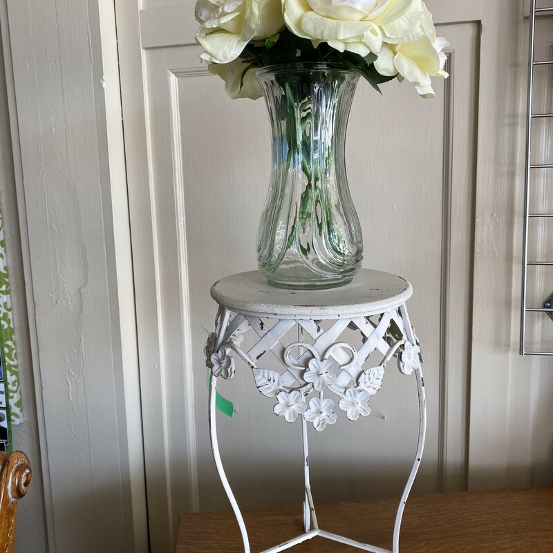 Metal/floral Plant Stand<br />
 White<br />
Size: 15 1/2 inches tall