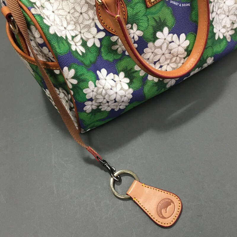Dooney & Bourke Daisy, Floral, Size: Medium
Material

Printed All Weather Fabrics,  white Daisy clusters with
green leaves and blue background,.Dooney & Bourke Purse with shoulder strap
Blue with white and green flowers.
Dooney & Bourke Daisy, Floral, Size: Medium
Material

Printed All Weather Fabrics,  white Daisy clusters with
green leaves and blue background,.Dooney & Bourke Purse with shoulder strap
Blue with white and green flowers

1 lb 11.4 oz