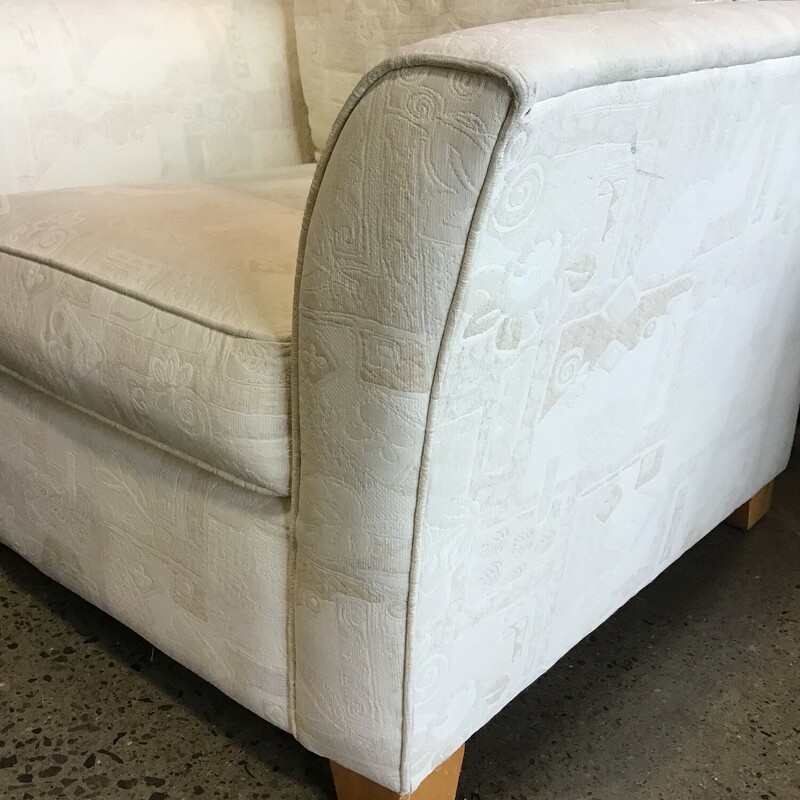 Cream Upholstered Arm Chair
Manufactured by Carter Furniture
Flippable seat and back cushion
Rolled arms
Wood feet

Dimensions: 35x34x34