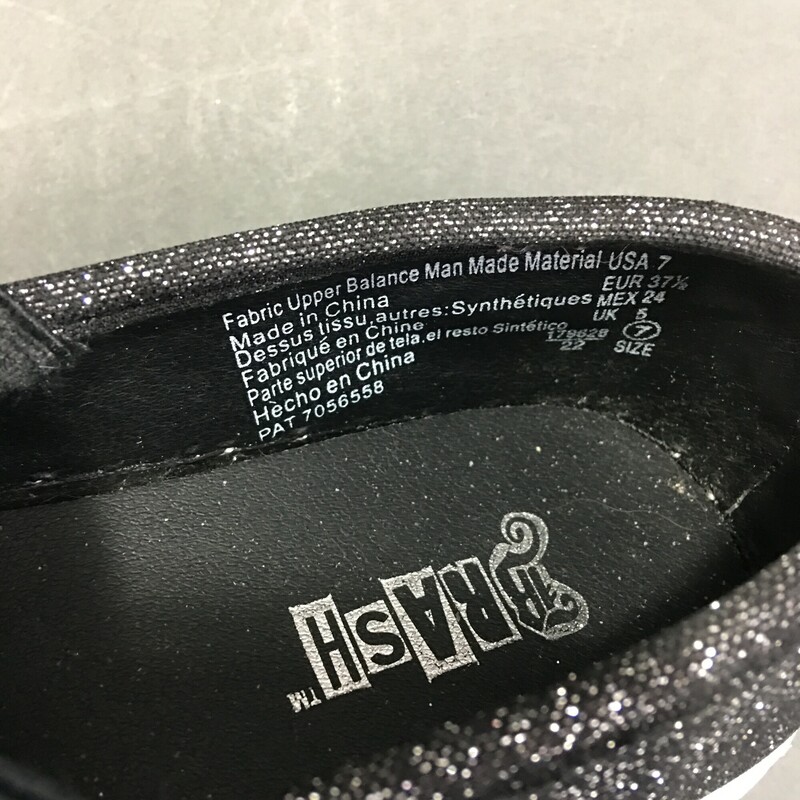 Trash Slip-on Glitter, Metalic, Size: 7<br />
Black and silver giltter slip on skater sneaker, ,Fabric upper, balance man made. Made in China. Good condition insole and outer. Sole shows some wear but tread is intact.<br />
<br />
1lb 2.7 oz<br />
<br />
LUB<br />
EB