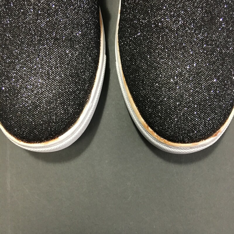 Trash Slip-on Glitter, Metalic, Size: 7
Black and silver giltter slip on skater sneaker, ,Fabric upper, balance man made. Made in China. Good condition insole and outer. Sole shows some wear but tread is intact.

1lb 2.7 oz

LUB
EB