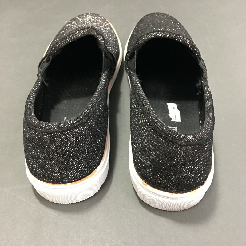 Trash Slip-on Glitter, Metalic, Size: 7<br />
Black and silver giltter slip on skater sneaker, ,Fabric upper, balance man made. Made in China. Good condition insole and outer. Sole shows some wear but tread is intact.<br />
<br />
1lb 2.7 oz<br />
<br />
LUB<br />
EB