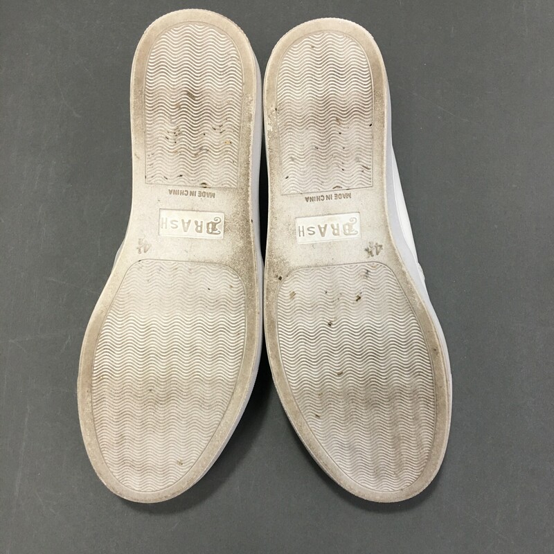 Trash Slip-on Gold Star ,White , Size: 7<br />
(5) Gold glitter stars cut way on white faux leather upper skater sneaker, balance all man made materials. Made in China. Good condition insole and outer. Sole shows some wear but tread is intact.<br />
15.5 oz<br />
<br />
LUB<br />
EB