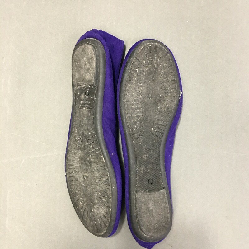 Rouge Ballet Flats, Purple, Size: 8<br />
all man made material, gently worn, interior and exterior of show in good condition, soles shoe gentle wear. Made in China<br />
8.2 oz